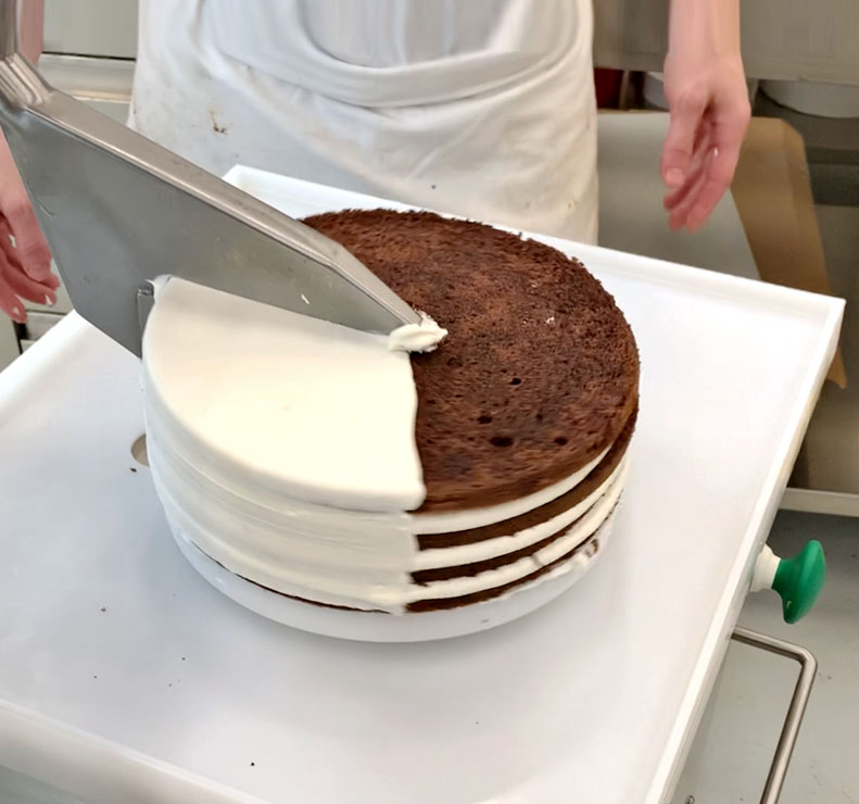línea de producción de pastelería con 1 sola persona